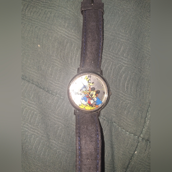 Vintage Disney Special Editiom Men's Black Watch with Character Dial - Picture 3 of 7